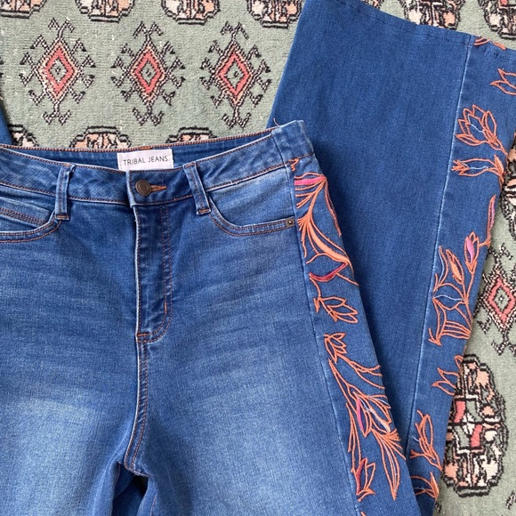 Tribal embroidered high rise flare jeans - Picture 3 of 8